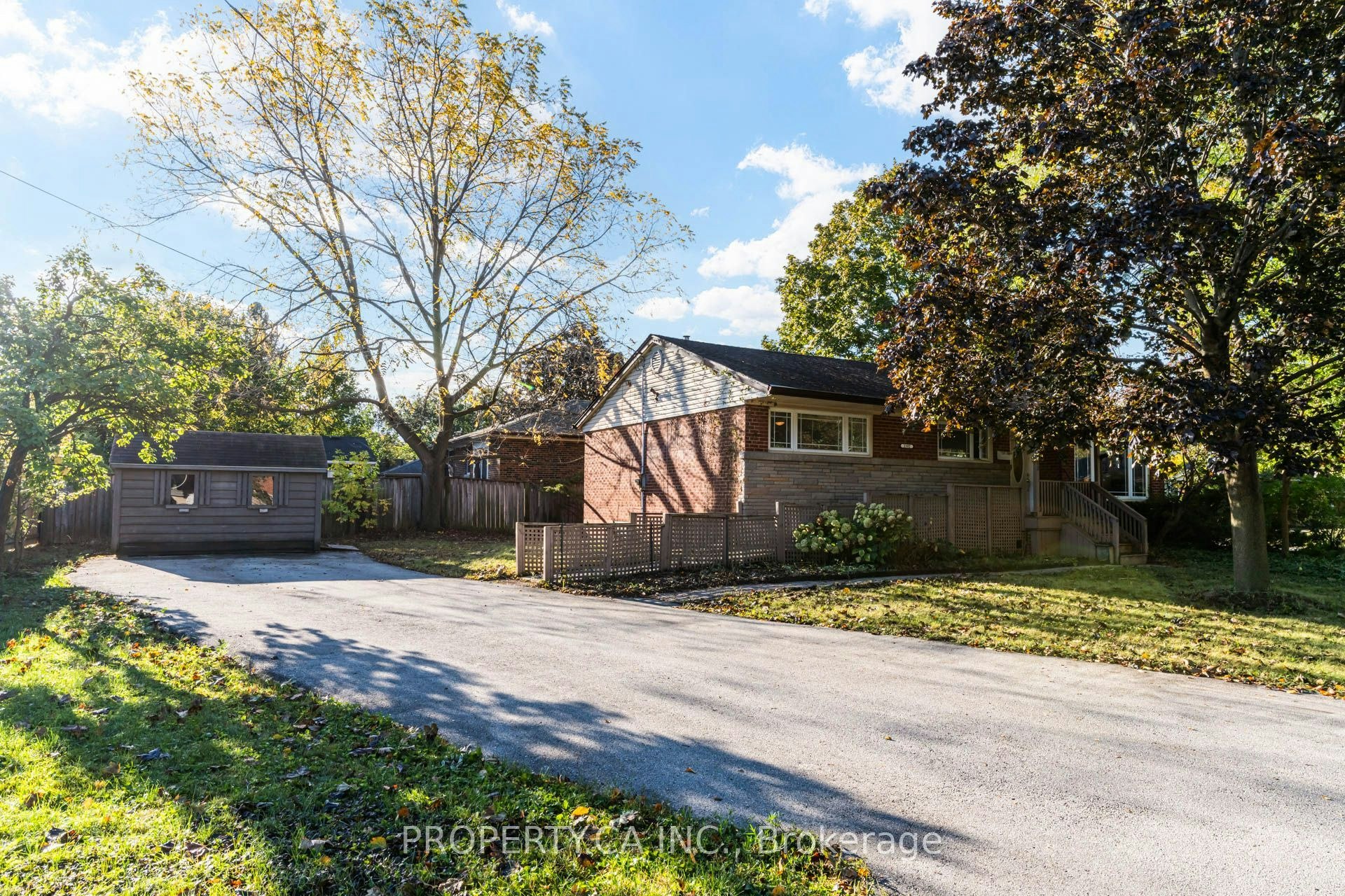 2302 Redfern Drive, Burlington, ON, L7R 1X3