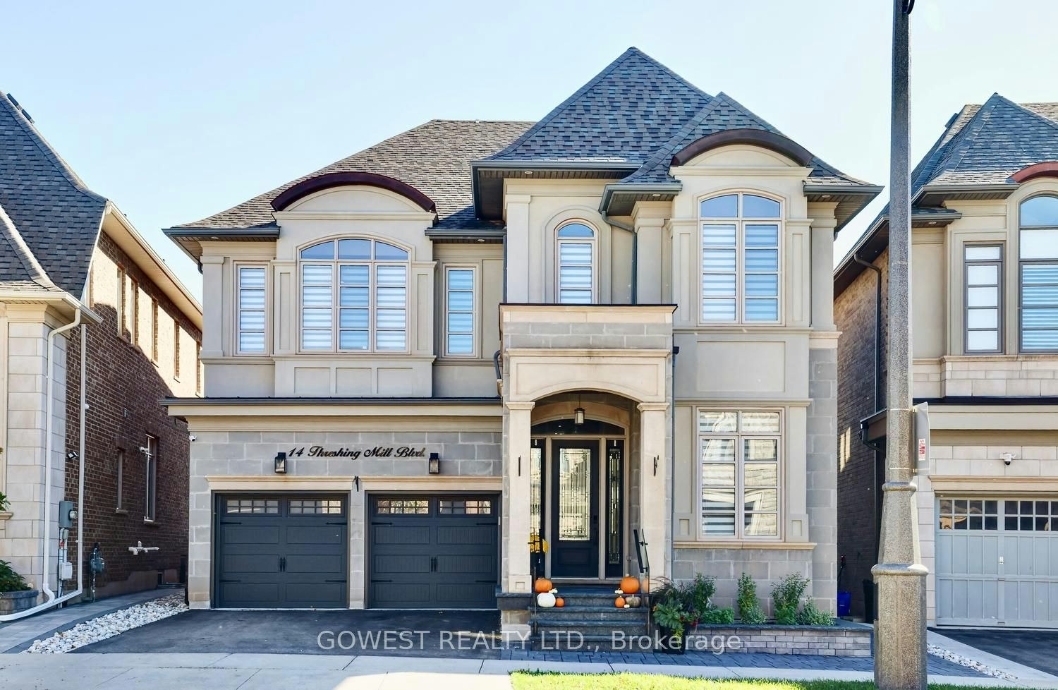 14 Threshing Mill Boulevard, Oakville, ON, L6H 0V7