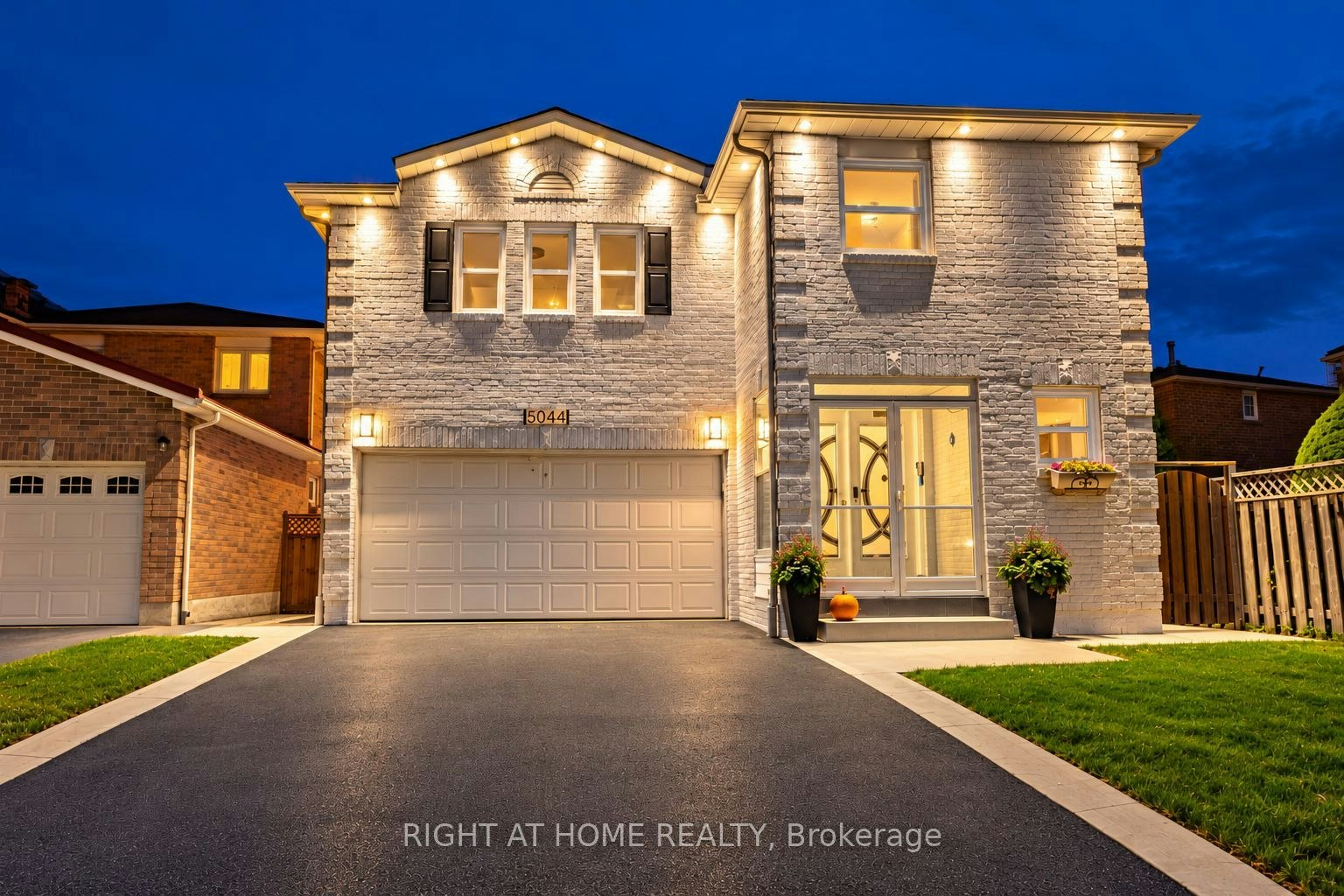 5044 Guildwood Way E, Mississauga, ON, L5R 2R6