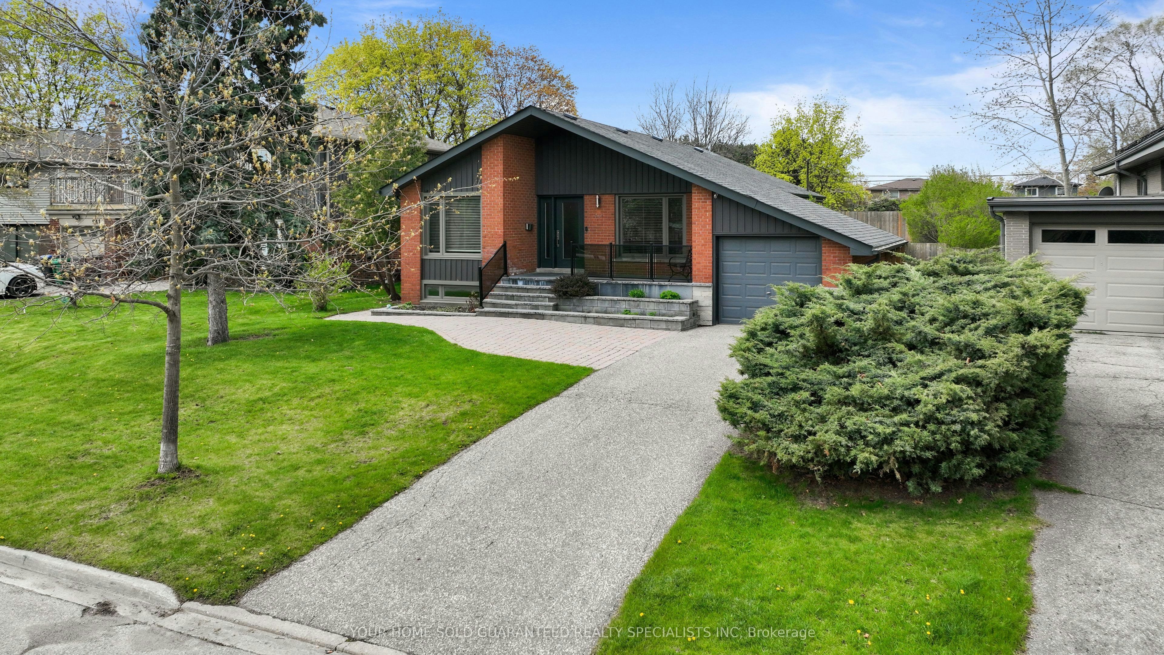 947 Sierra Boulevard, Mississauga, ON, L4Y 2E3