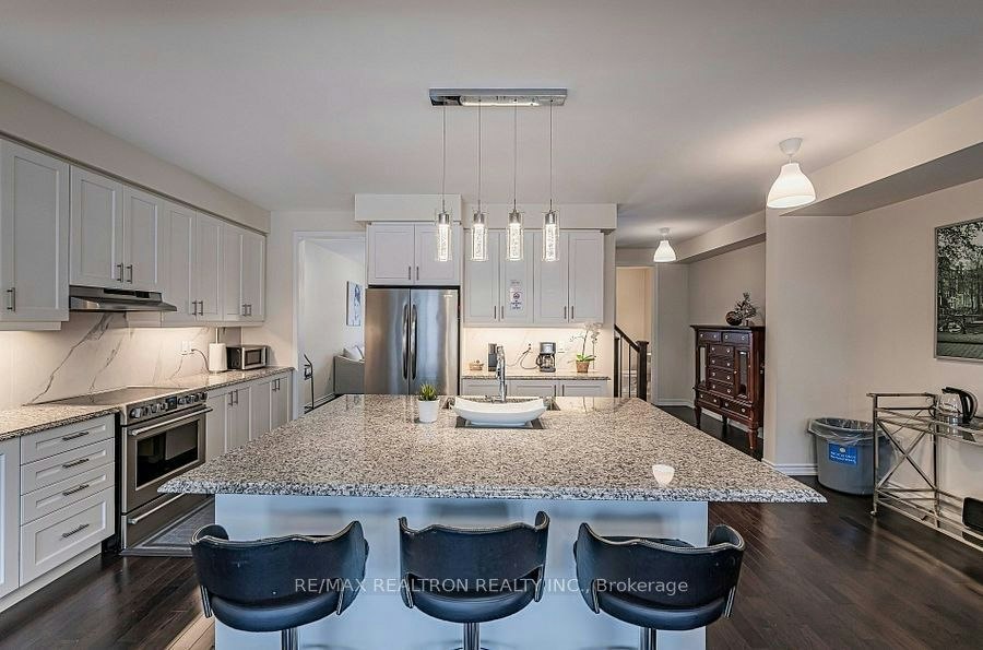 30 Vaudeville Drive, Toronto, ON, M8W 0B4 - 6