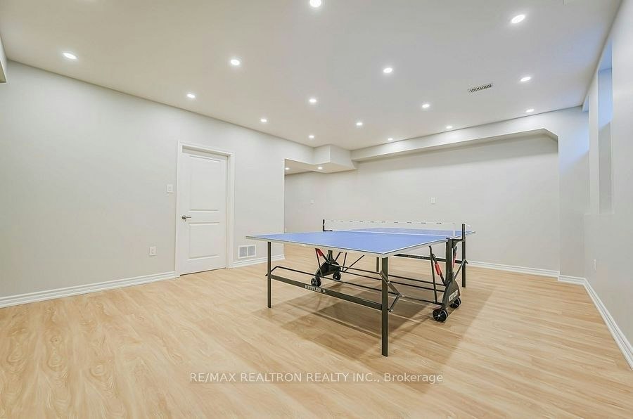 30 Vaudeville Drive, Toronto, ON, M8W 0B4 - 33
