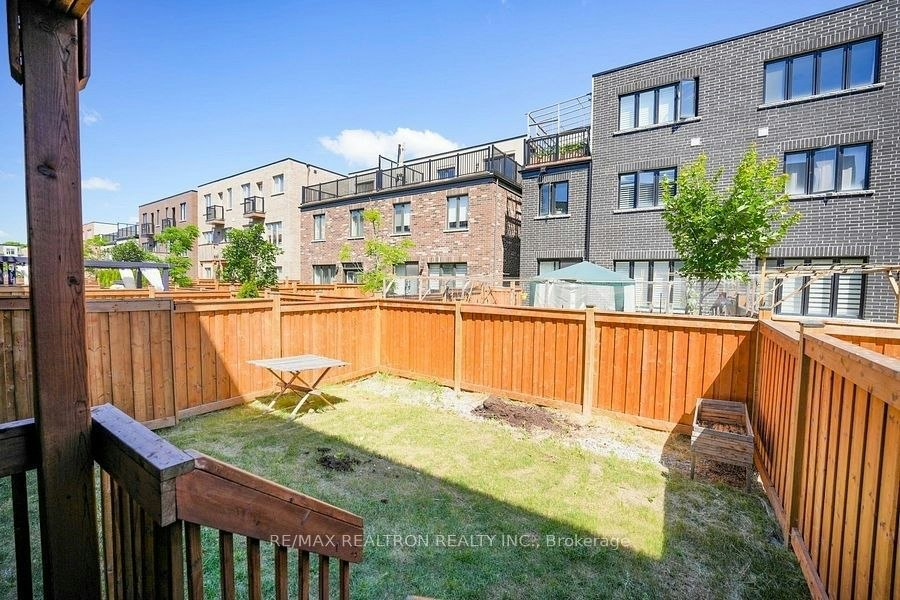 30 Vaudeville Drive, Toronto, ON, M8W 0B4 - 35