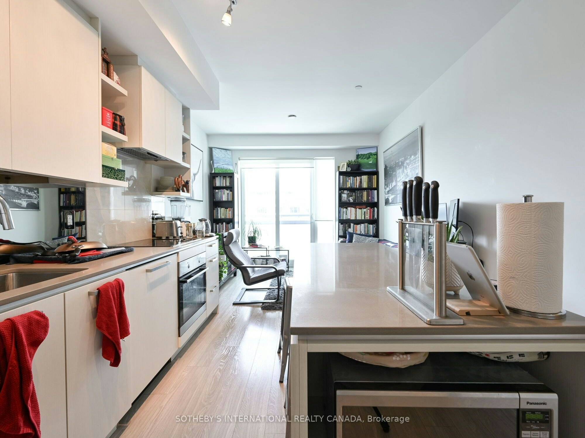 813-1830 Bloor Street W, Toronto, ON, M6P 0A2 - 5