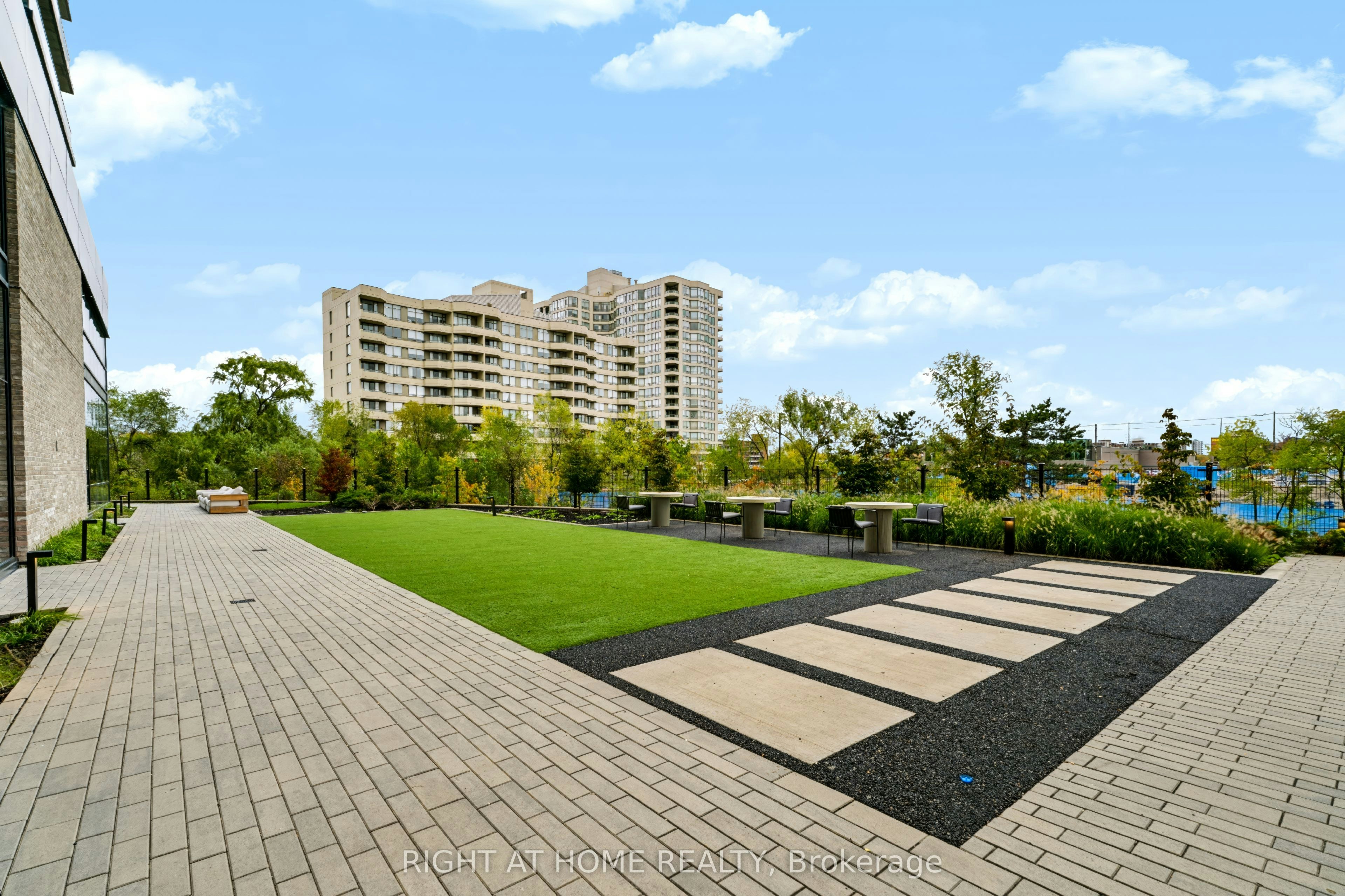 422-86 Dundas Street E, Mississauga, ON, L5A 1W4 - 21