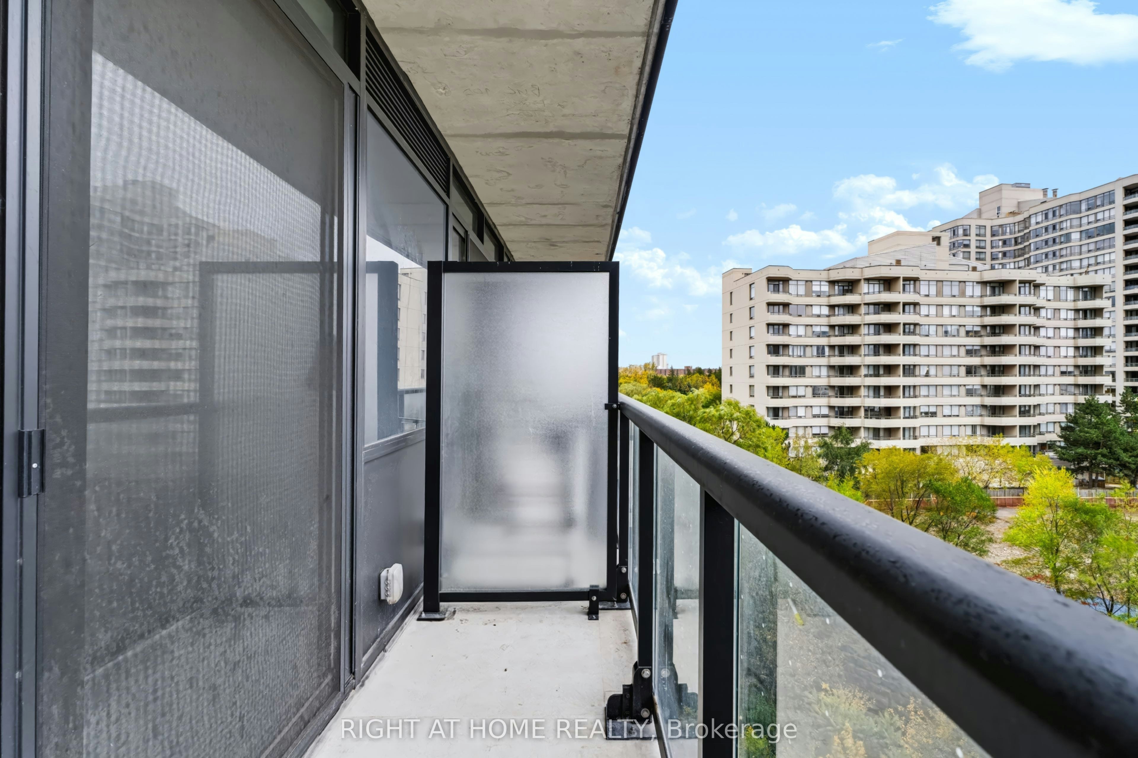 422-86 Dundas Street E, Mississauga, ON, L5A 1W4 - 16