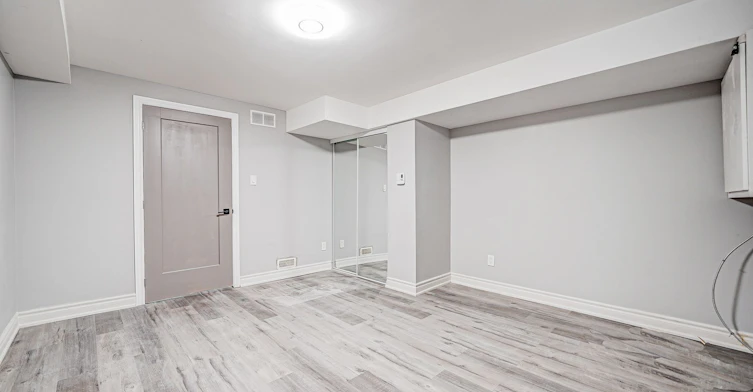 Lower-39A Lippincott Street E, Toronto, ON, M9N 1B2 - 10