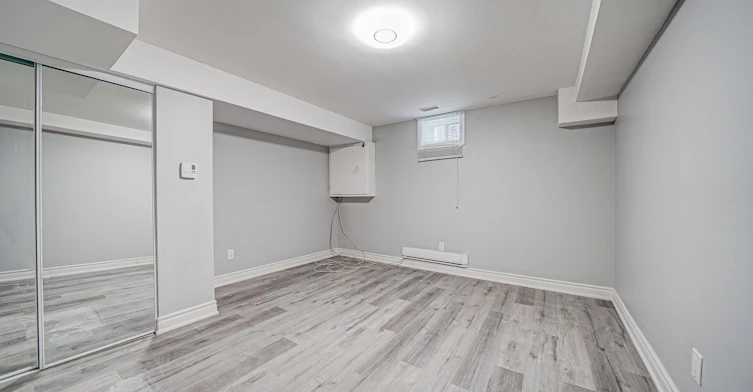 Lower-39A Lippincott Street E, Toronto, ON, M9N 1B2 - 9