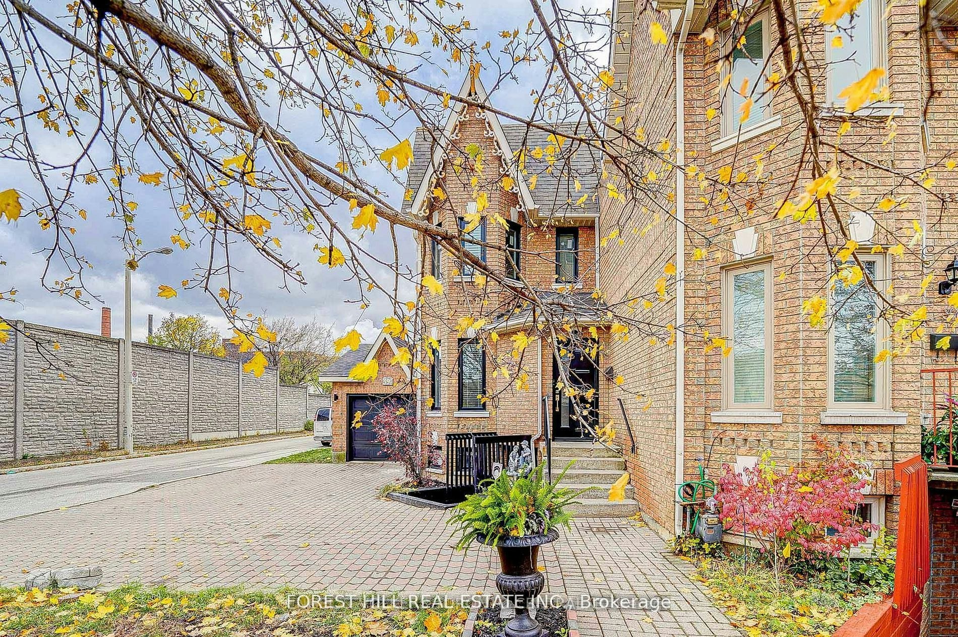 Lower-39A Lippincott Street E, Toronto, ON, M9N 1B2 - 2
