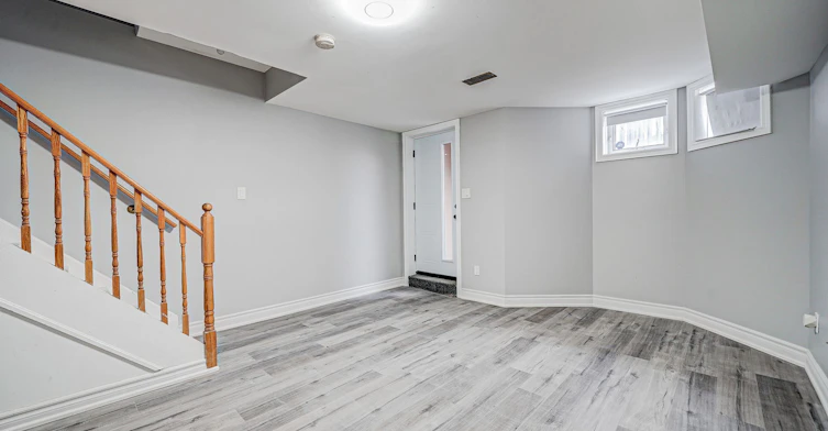 Lower-39A Lippincott Street E, Toronto, ON, M9N 1B2 - 4