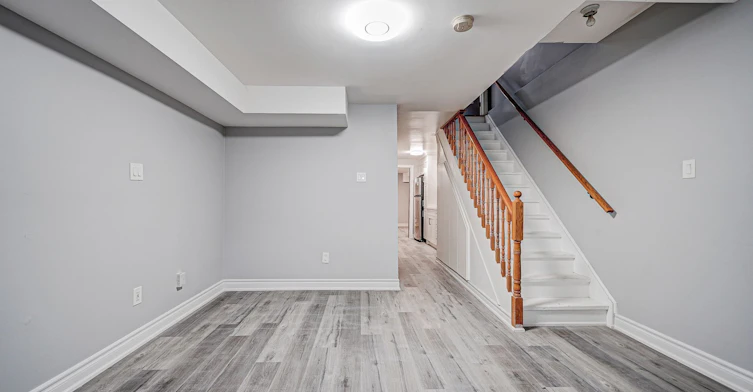 Lower-39A Lippincott Street E, Toronto, ON, M9N 1B2 - 7