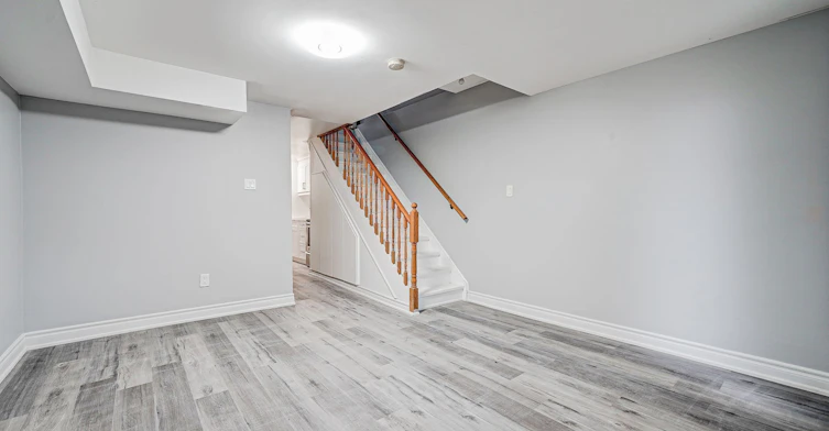 Lower-39A Lippincott Street E, Toronto, ON, M9N 1B2 - 5