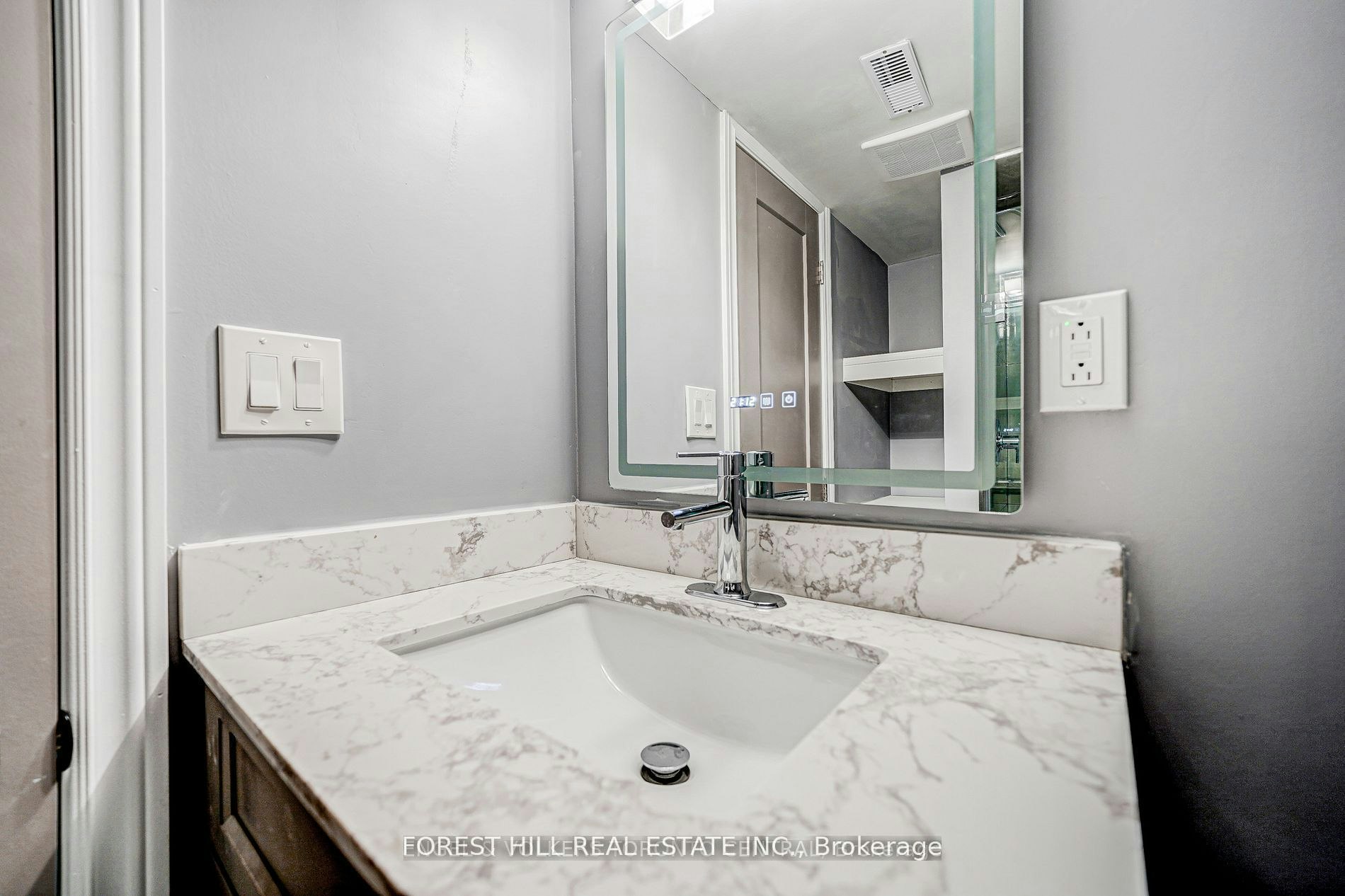 Lower-39A Lippincott Street E, Toronto, ON, M9N 1B2 - 14