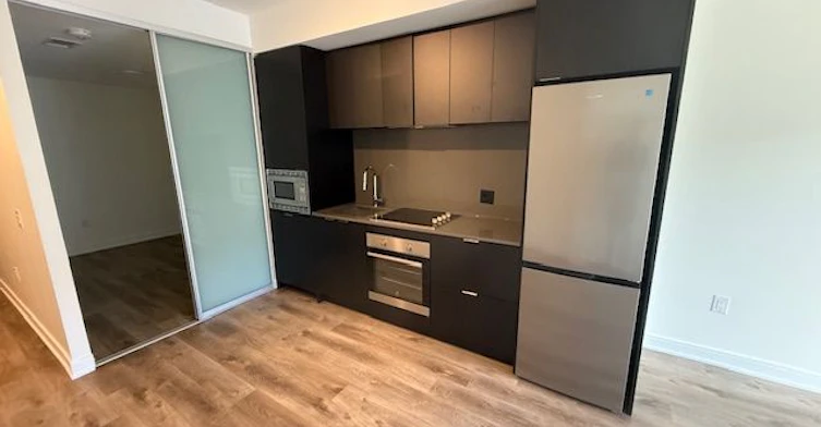 611-86 Dundas Street E, Mississauga, ON, L5A 0B1 - 2