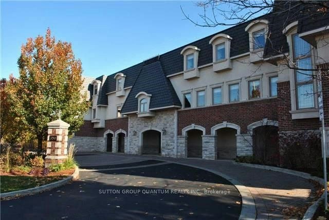 305-390 Upper Middle Road E, Oakville, ON, L6H 0A5