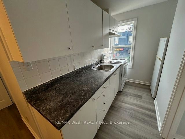 B-88 Uxbridge Avenue, Toronto, ON, M6N 1C5 - 3