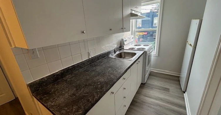 B-88 Uxbridge Avenue, Toronto, ON, M6N 1C5 - 3
