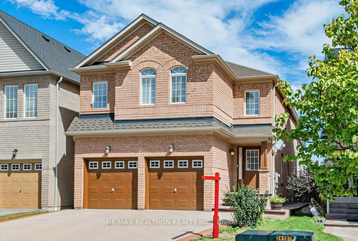 4841 Apple Blossom Circle, Mississauga, ON, L5V 3C6