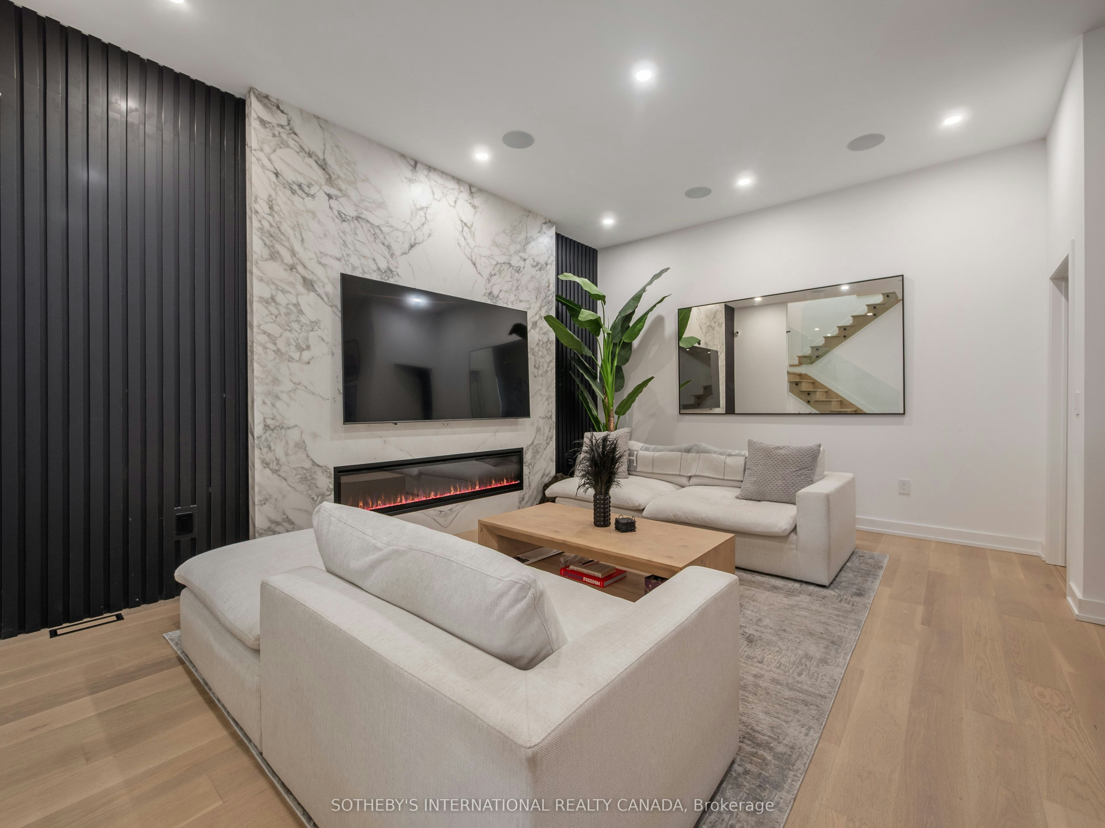 73 Guthrie Avenue, Toronto, ON, M8Y 3L2 - 4