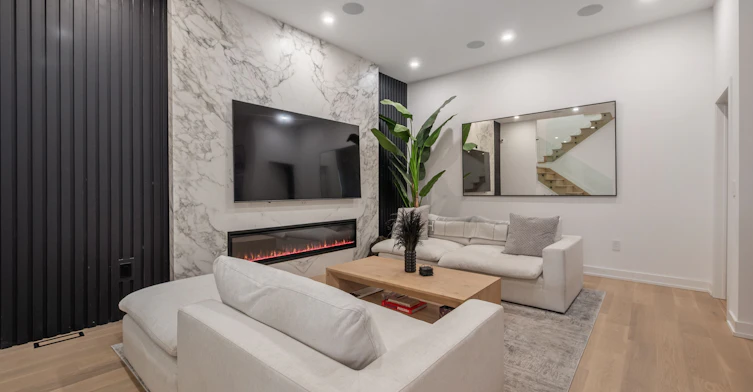 73 Guthrie Avenue, Toronto, ON, M8Y 3L2 - 4