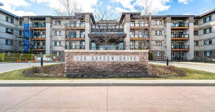323-128 Garden Drive, Oakville, ON, L6K 2W5 - 2