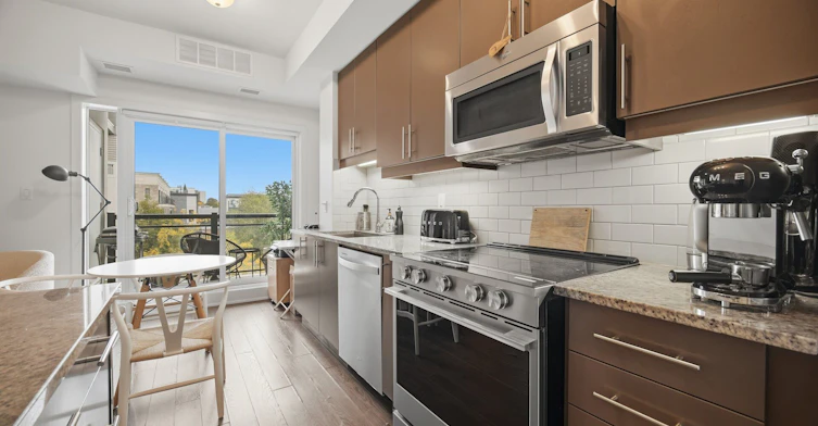 323-128 Garden Drive, Oakville, ON, L6K 2W5 - 19