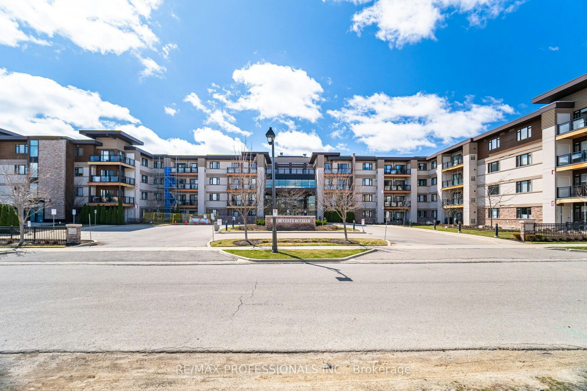 323-128 Garden Drive, Oakville, ON, L6K 2W5
