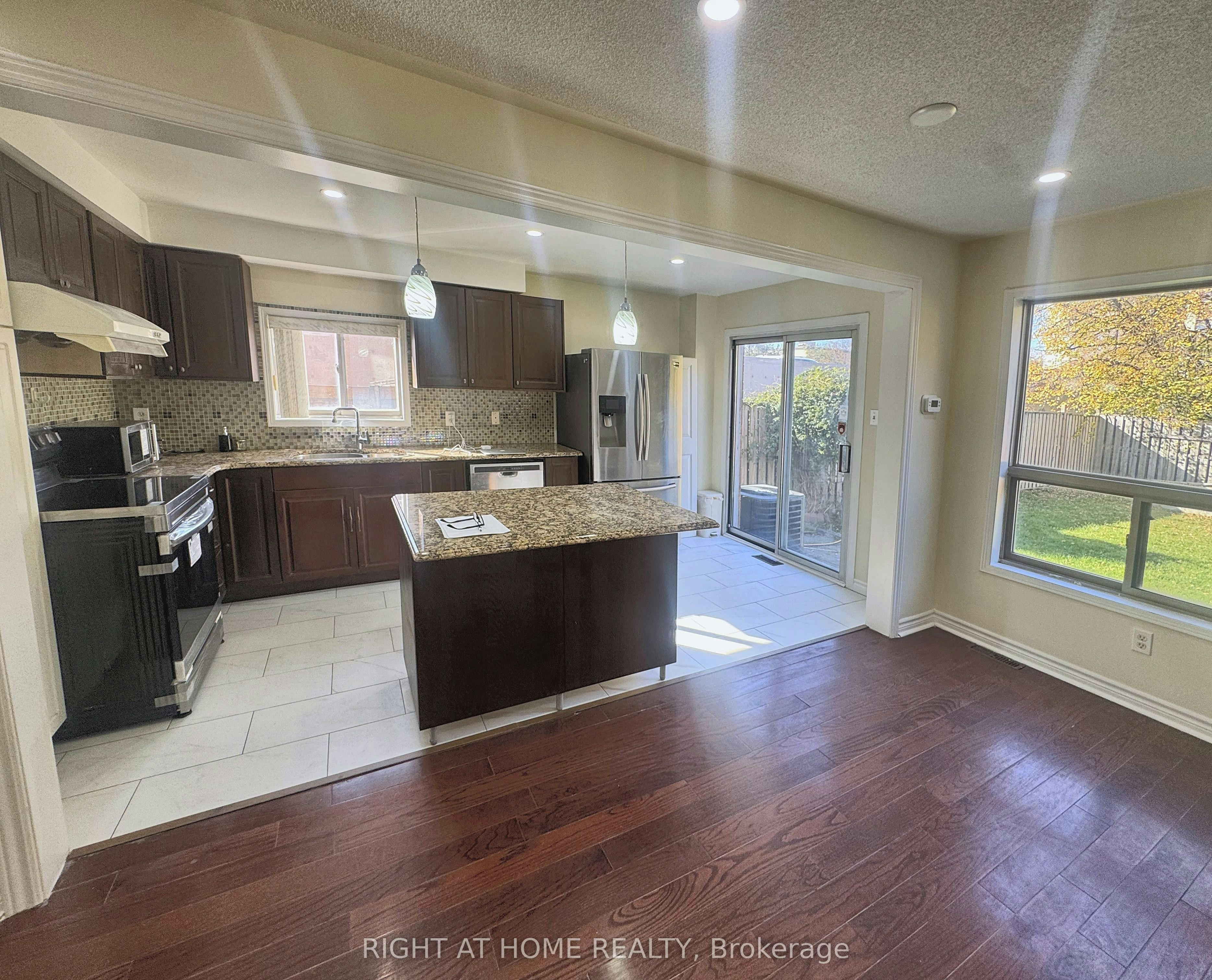14 Acme Crescent, Toronto, ON, M9R 3B8