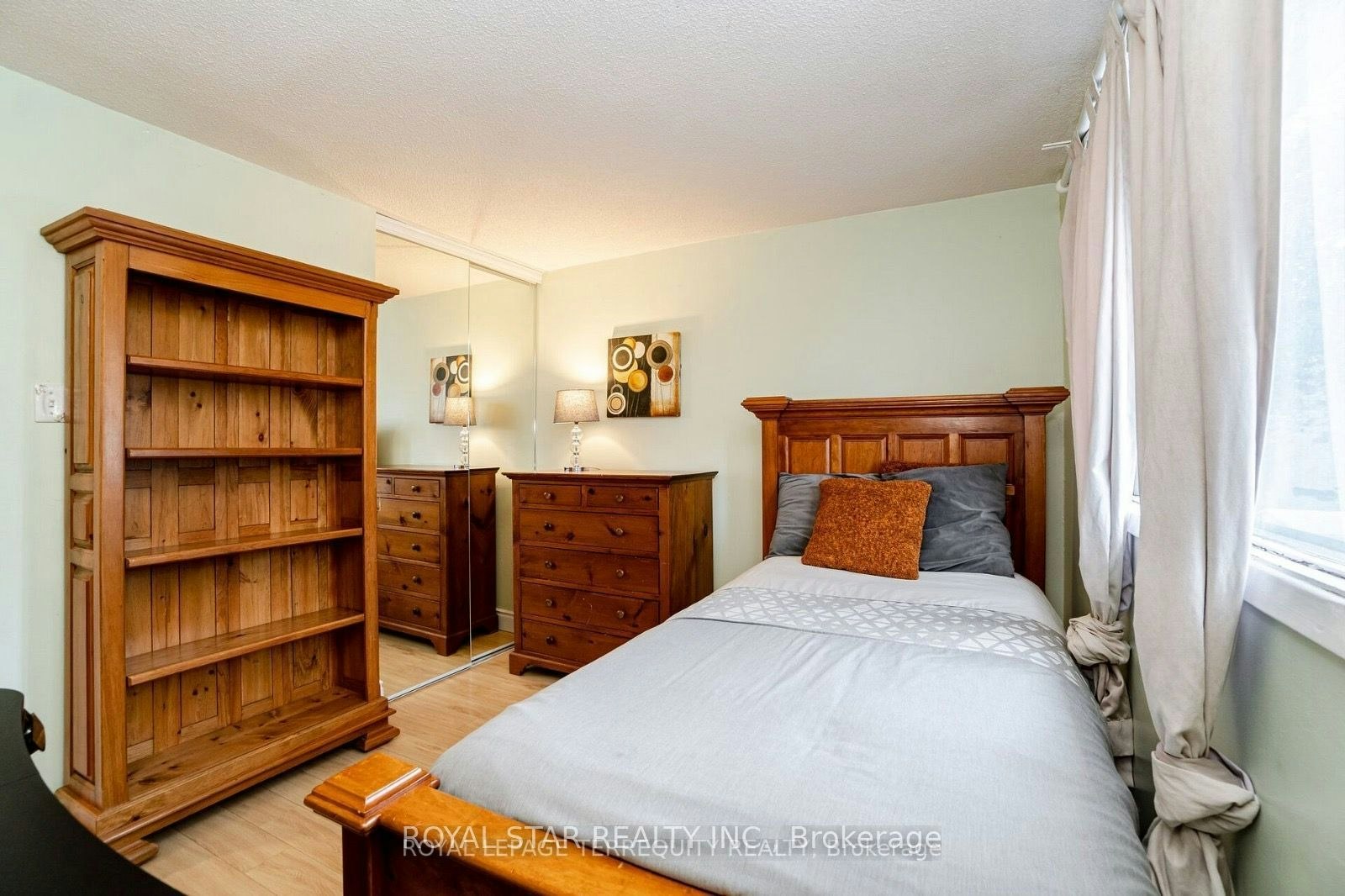 39 Courtleigh Square, Brampton, ON, L6Z 1J2 - 4