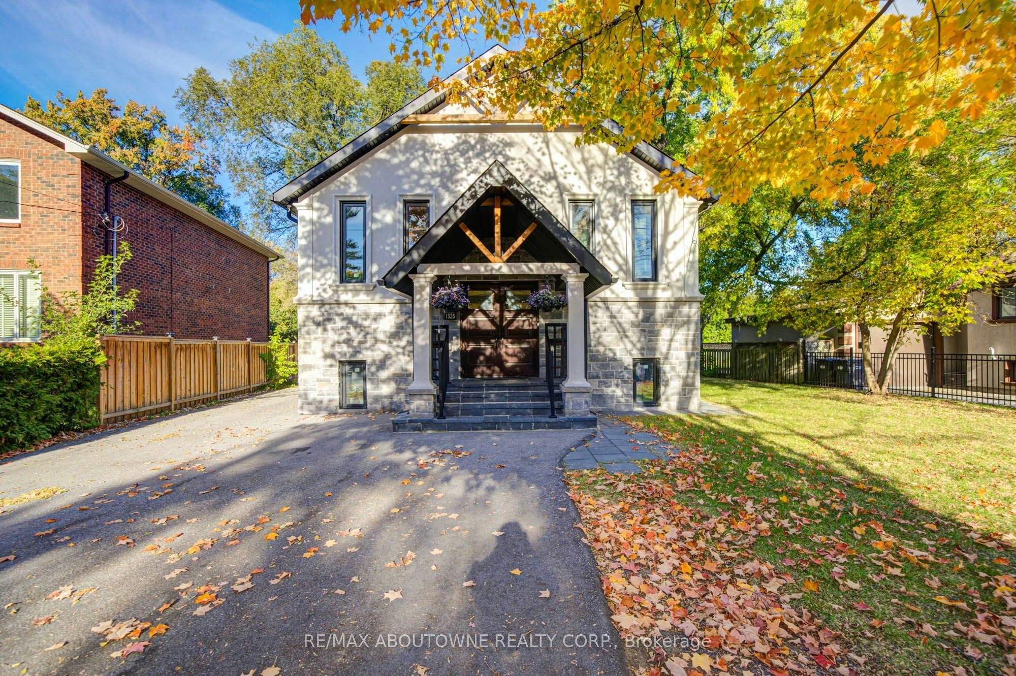 1525 Kenmuir Avenue, Mississauga, ON, L5G 4B6