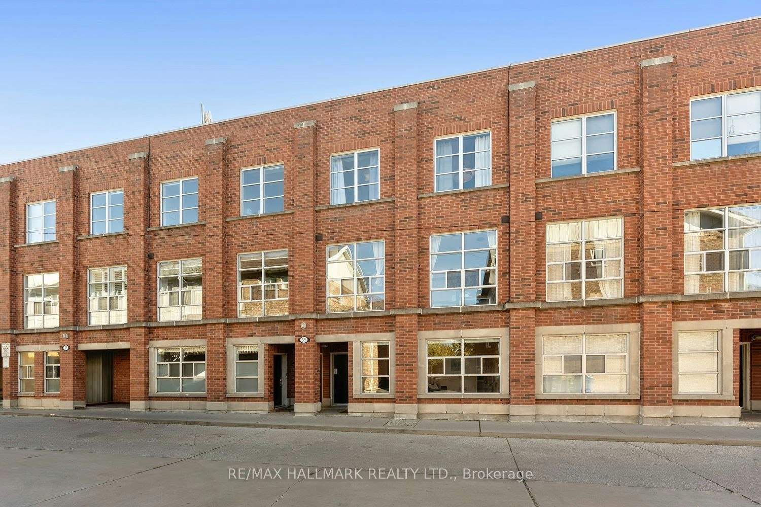 4-39 Dekoven Mews, Toronto, ON, M6P 4H5