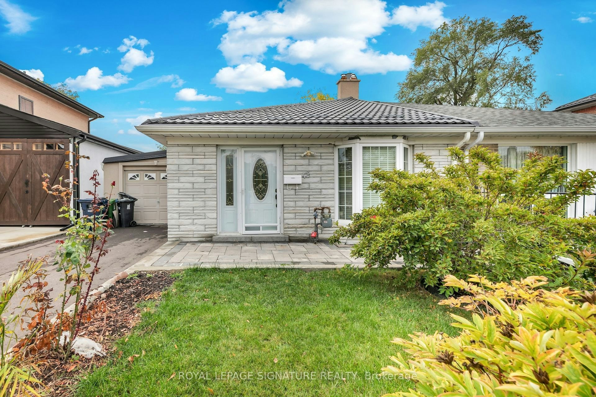 42 Lightwood Drive, Toronto, ON, M9V 2Z2
