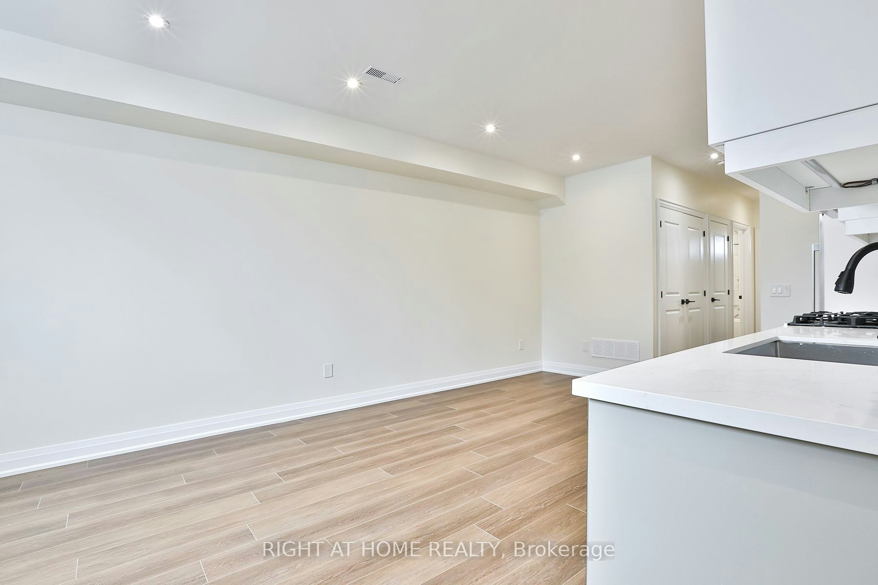 2-39 Fifteenth Street, Toronto, ON, M8V 3J3 - 11
