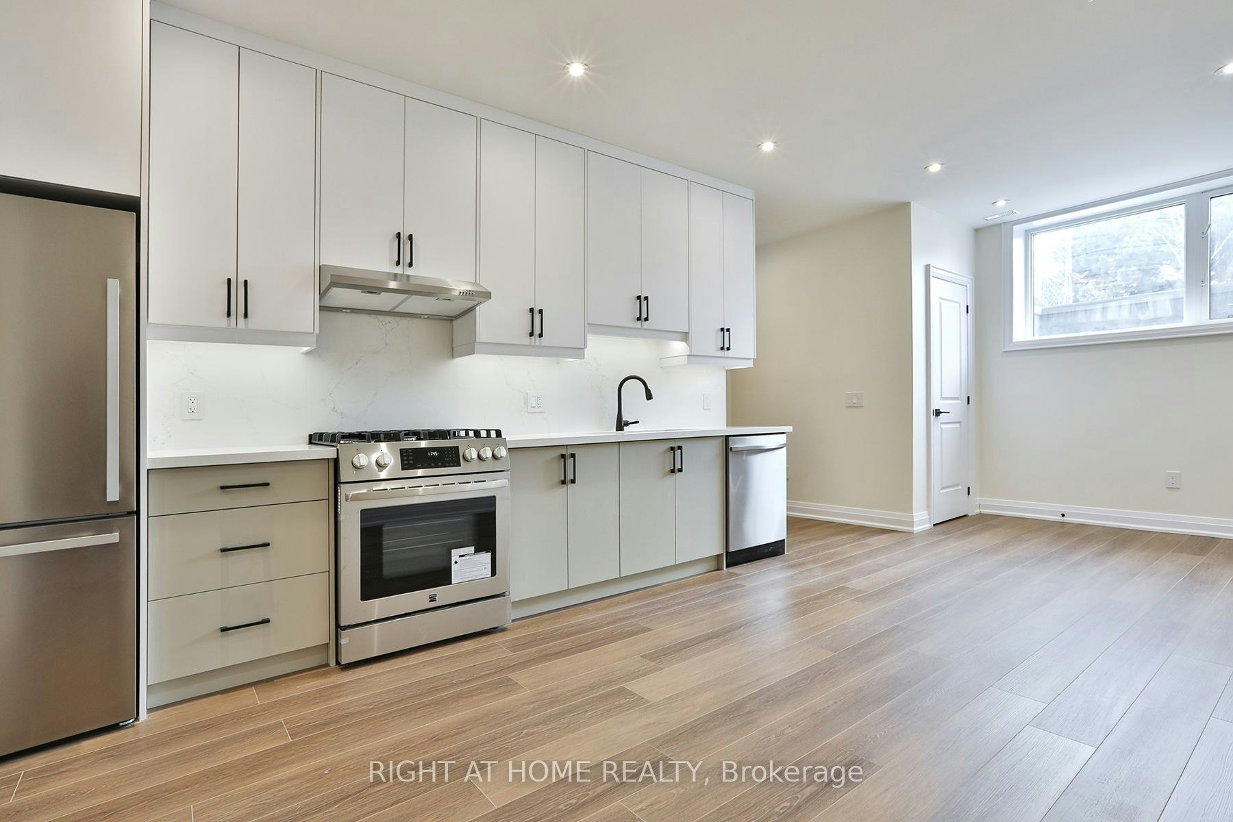 2-39 Fifteenth Street, Toronto, ON, M8V 3J3 - 4