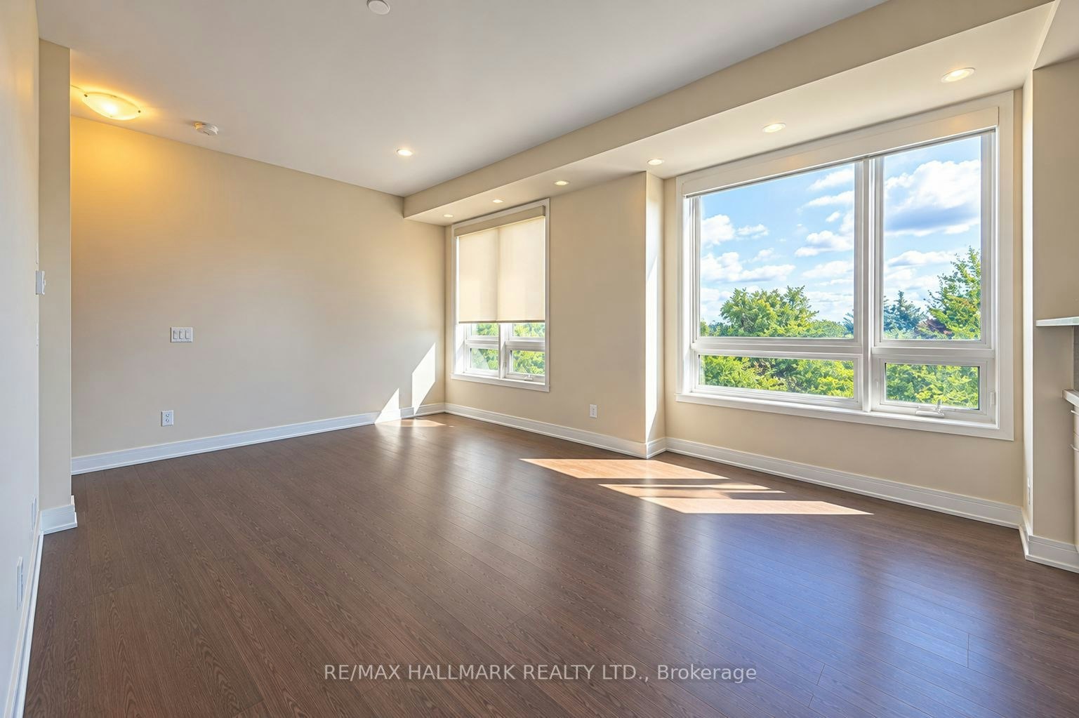 315 D-1100 Briar Hill Avenue, Toronto, ON, M6B 0A9 - 4