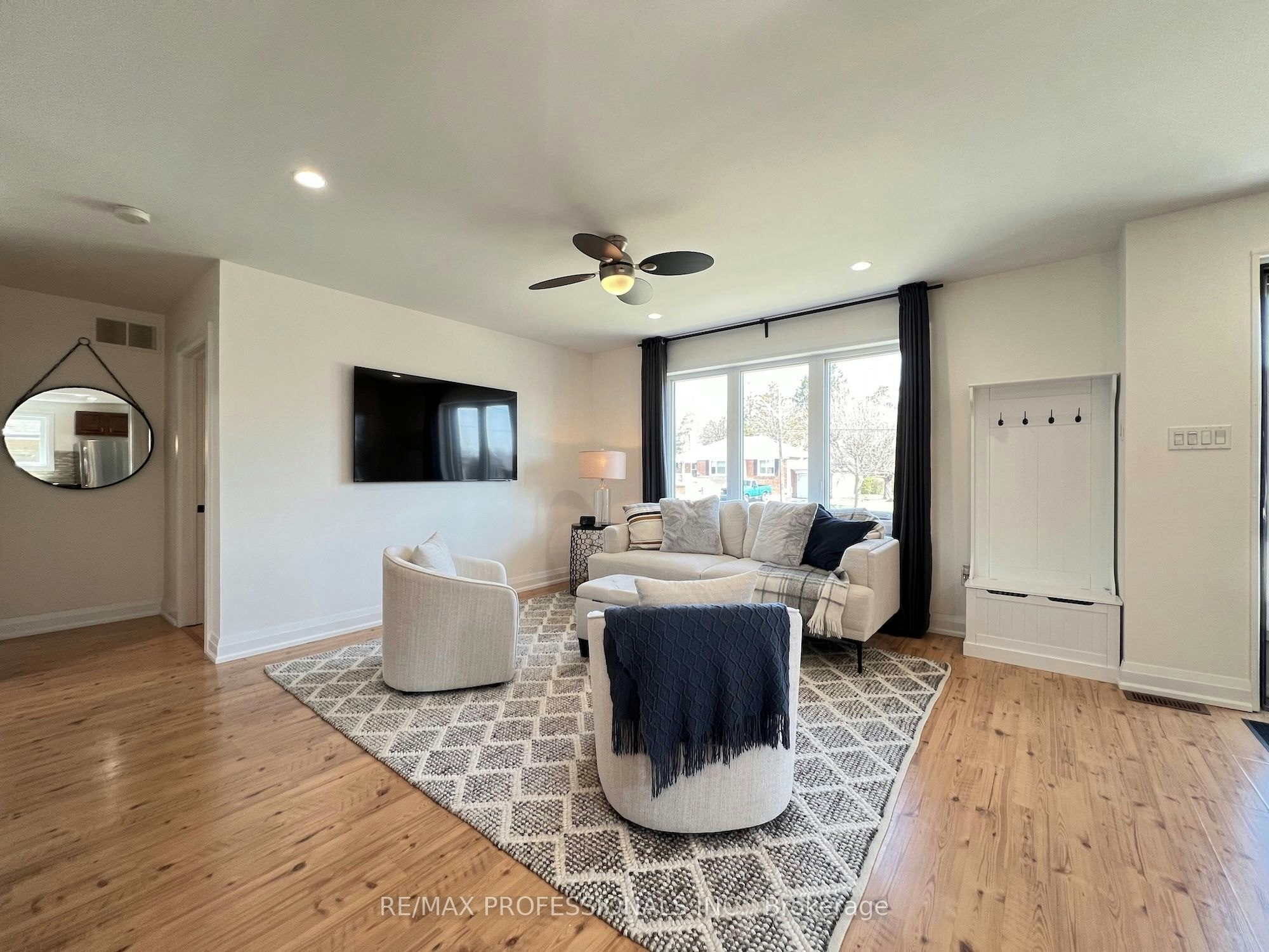 2504 Donnavale Drive, Mississauga, ON, L5A 2N1 - 6