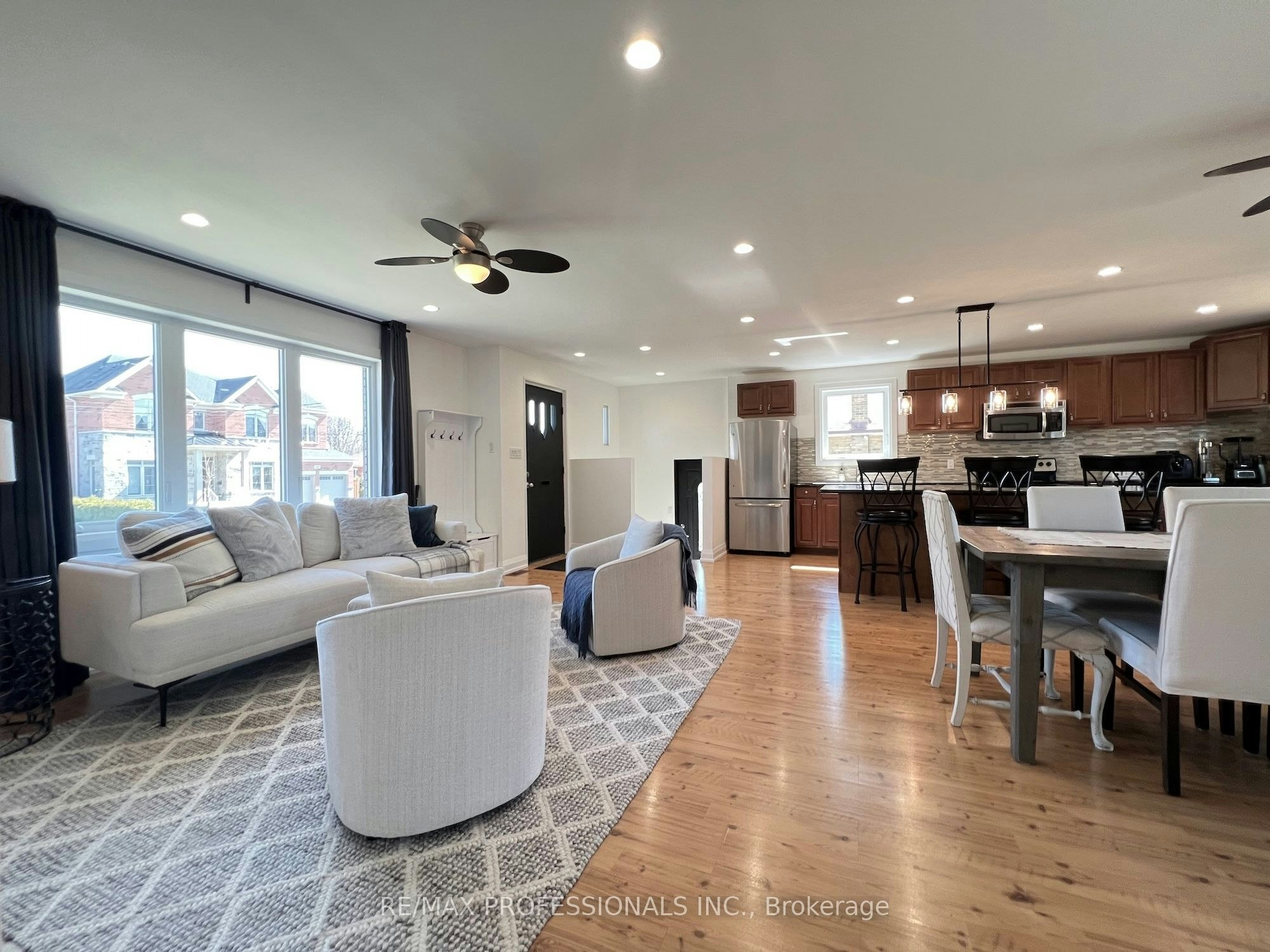 2504 Donnavale Drive, Mississauga, ON, L5A 2N1 - 4