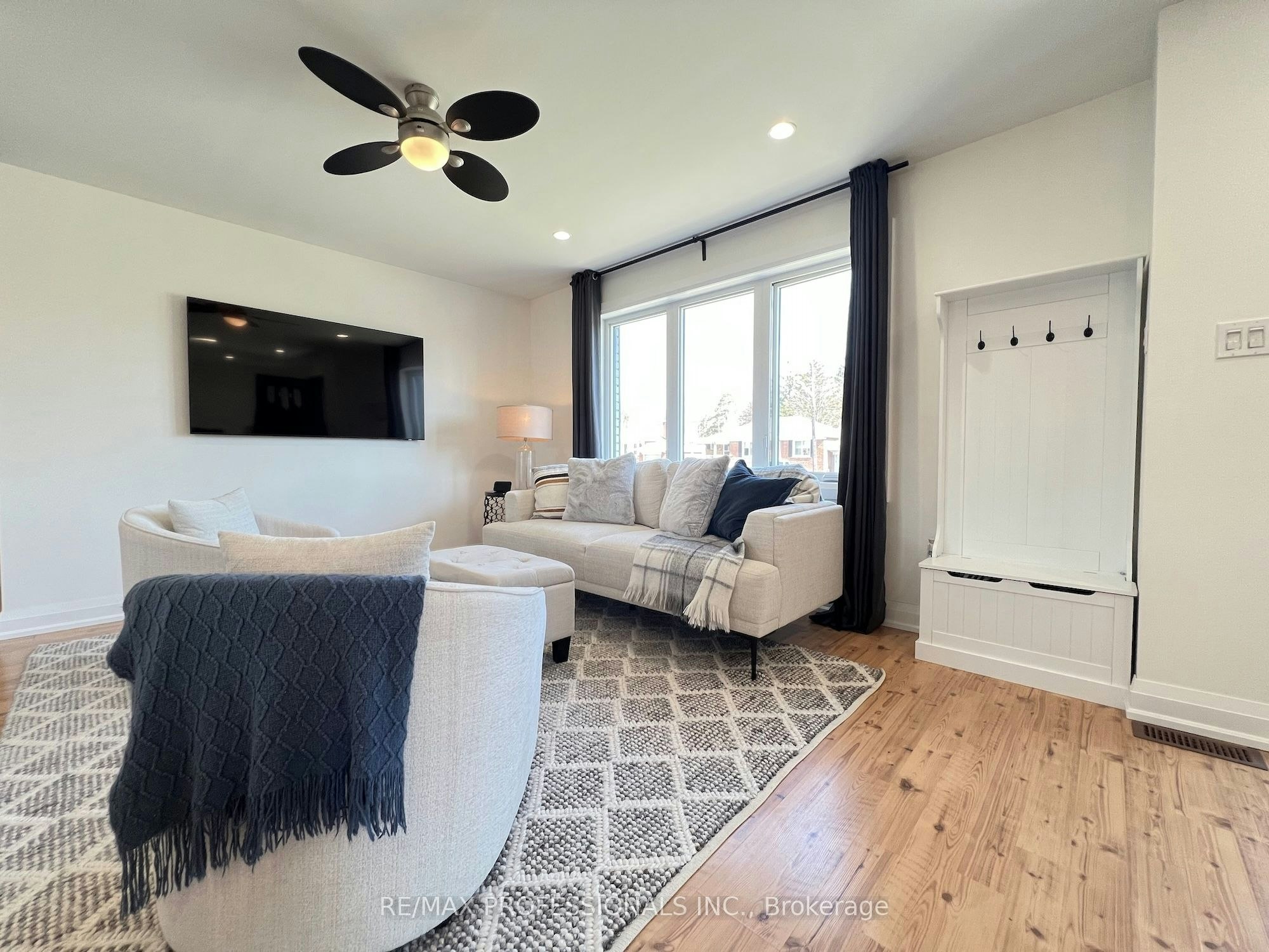2504 Donnavale Drive, Mississauga, ON, L5A 2N1 - 7