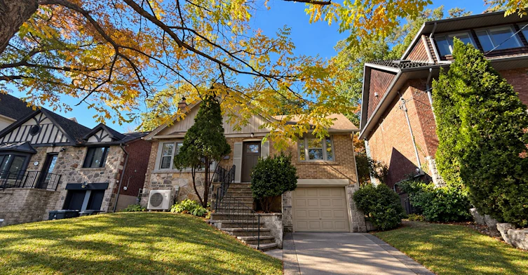 82 Ellis Park Road, Toronto, ON, M6S 2V5