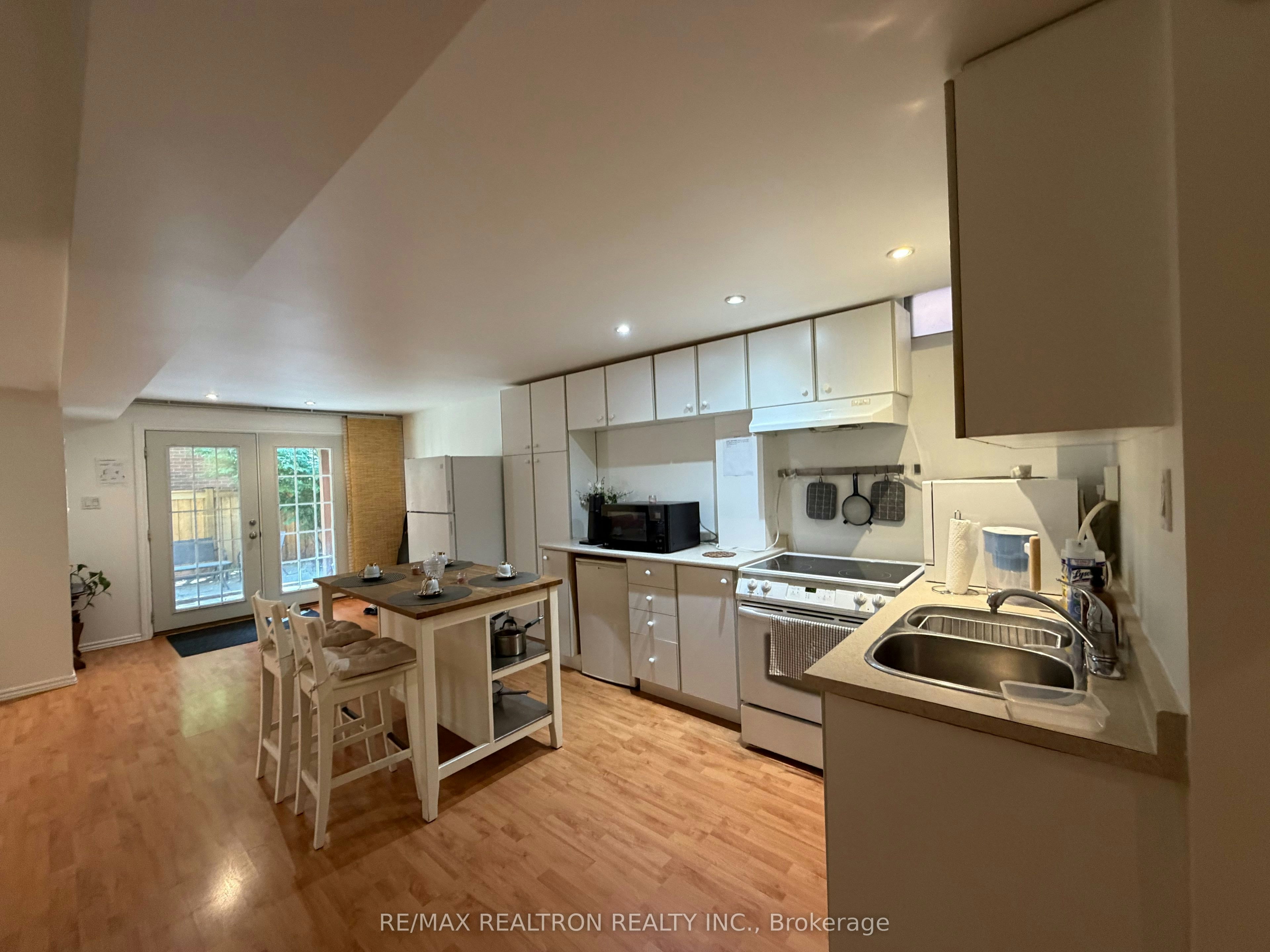 BSMT-976 Cristina Court, Mississauga, ON, L5J 4S1
