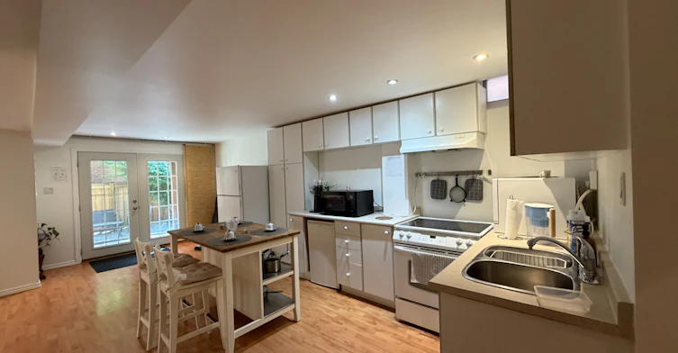 BSMT-976 Cristina Court, Mississauga, ON, L5J 4S1