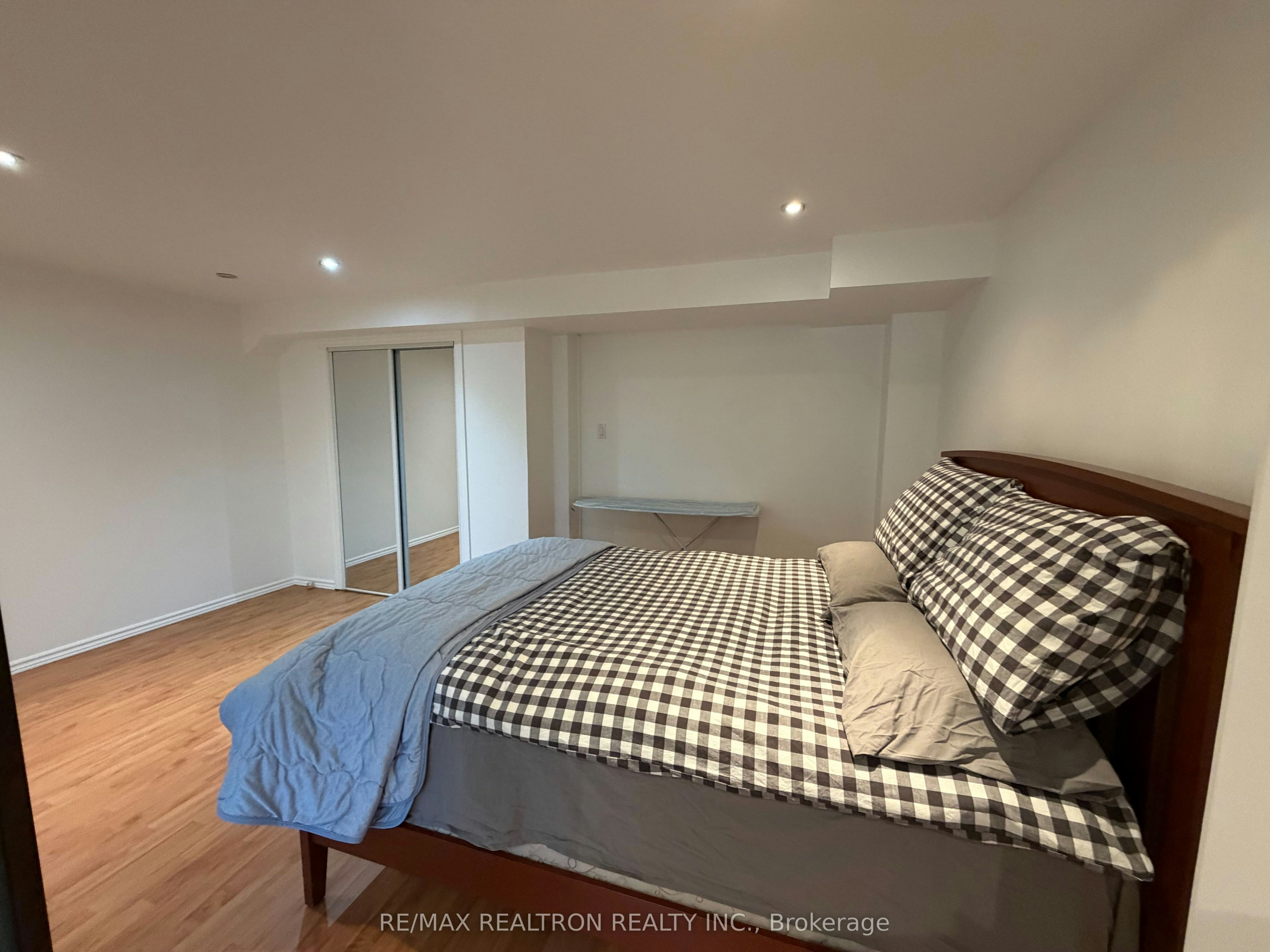 BSMT-976 Cristina Court, Mississauga, ON, L5J 4S1 - 3