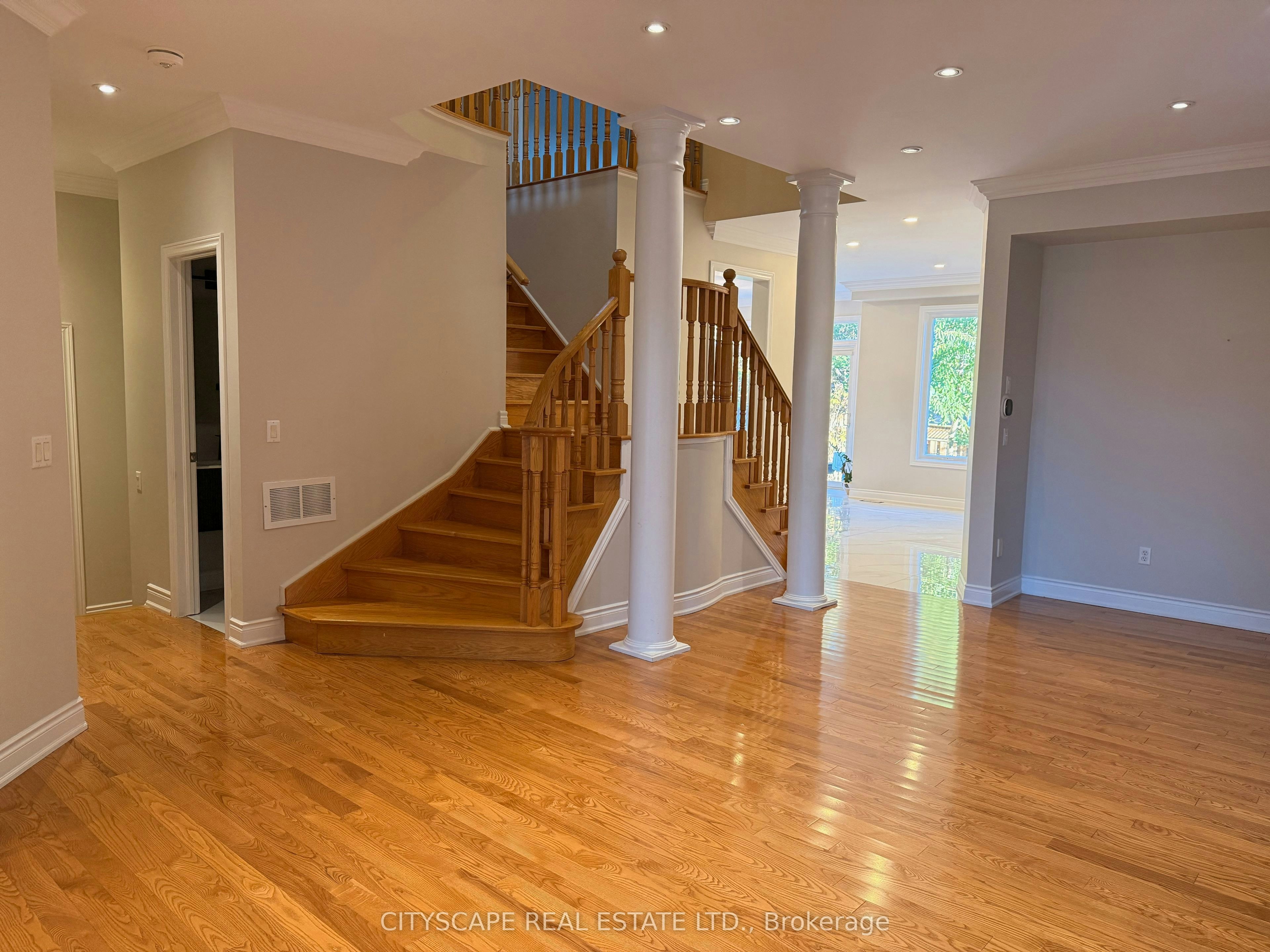 3232 Escada Drive, Mississauga, ON, L5M 7V5 - 4