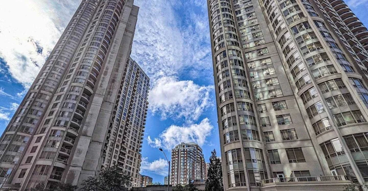 2326-3888 Duke Of York Boulevard, Mississauga, ON, L5B 4P5