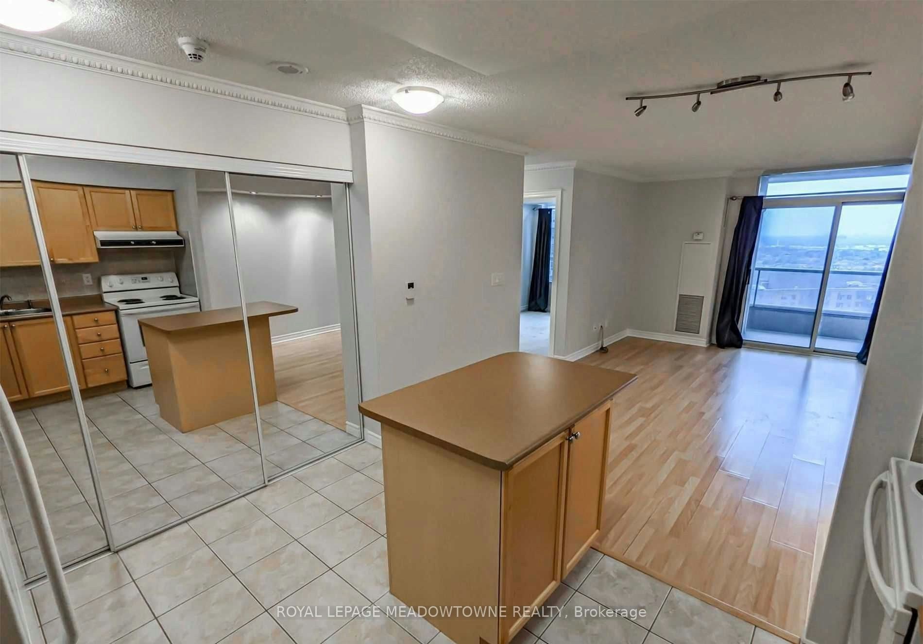 2326-3888 Duke Of York Boulevard, Mississauga, ON, L5B 4P5 - 3