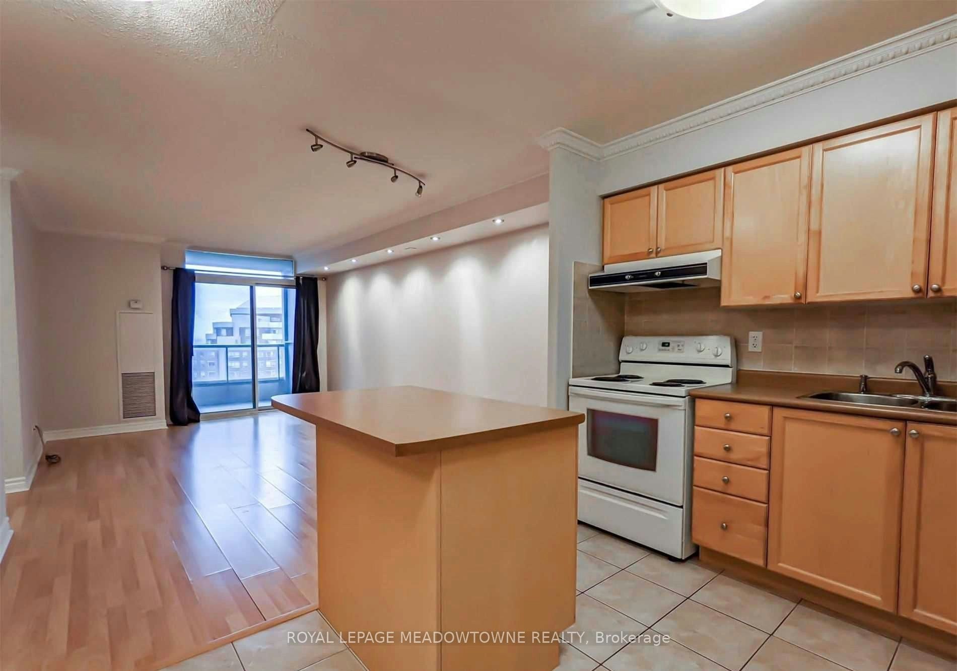 2326-3888 Duke Of York Boulevard, Mississauga, ON, L5B 4P5 - 2