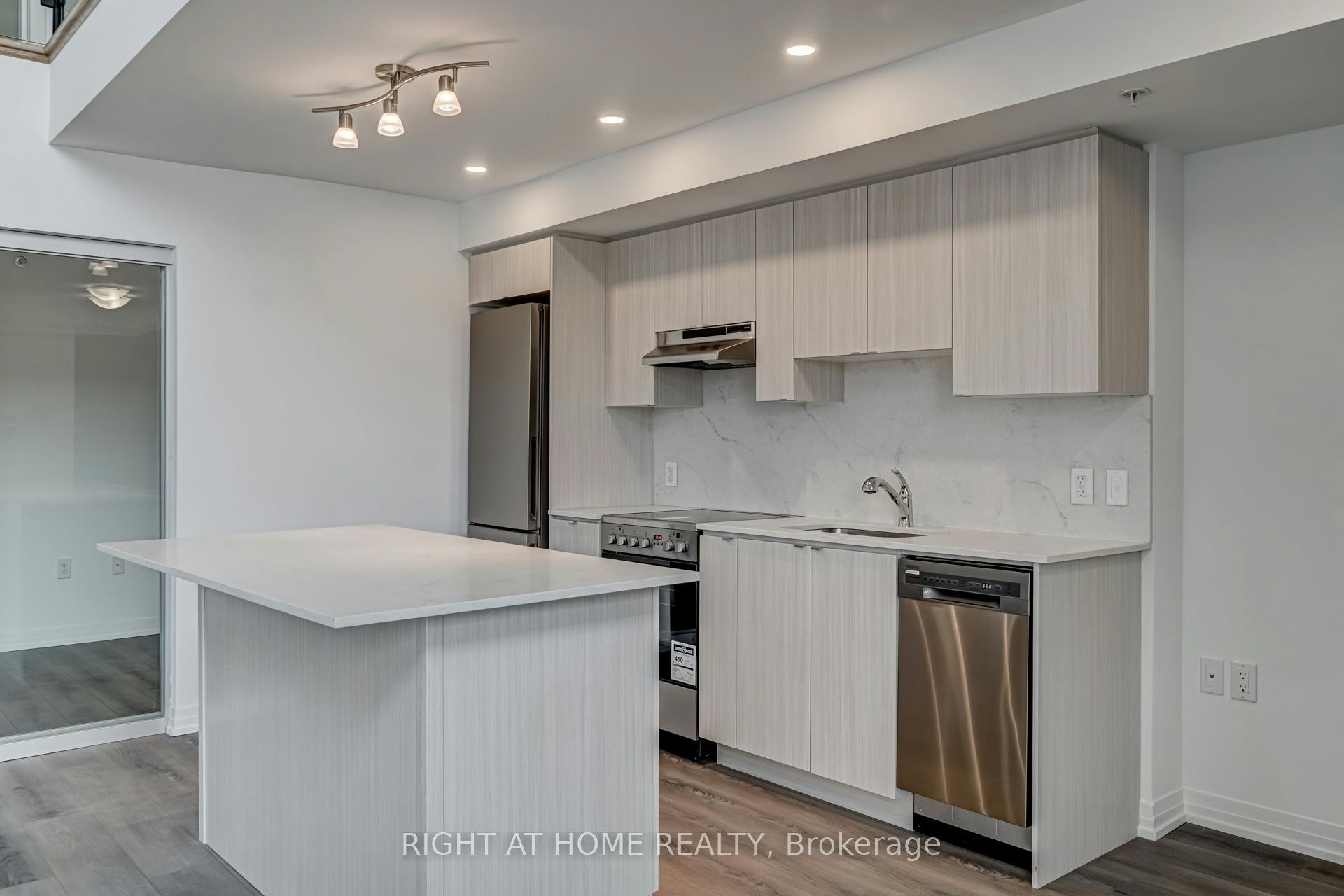 105-408 Brown's Line, Toronto, ON, M8W 3T8 - 12