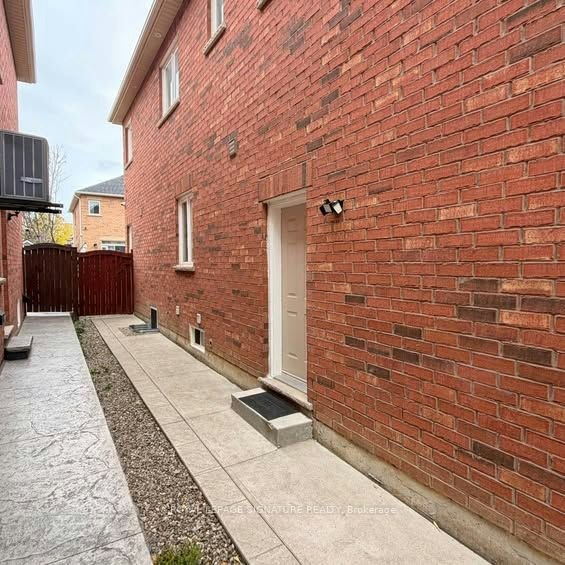 44 Perkins Drive, Brampton, ON, L7A 3V6 - 2