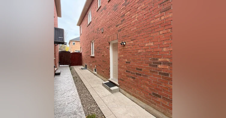 44 Perkins Drive, Brampton, ON, L7A 3V6 - 2