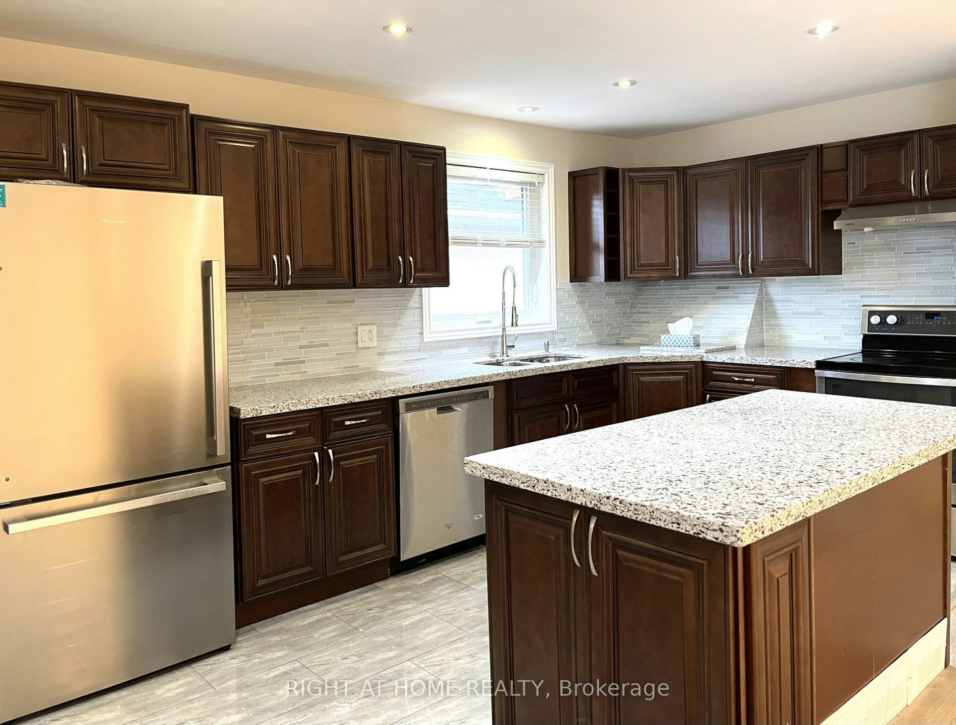 840 Atwater Avenue, Mississauga, ON, L5E 1L9 - 3